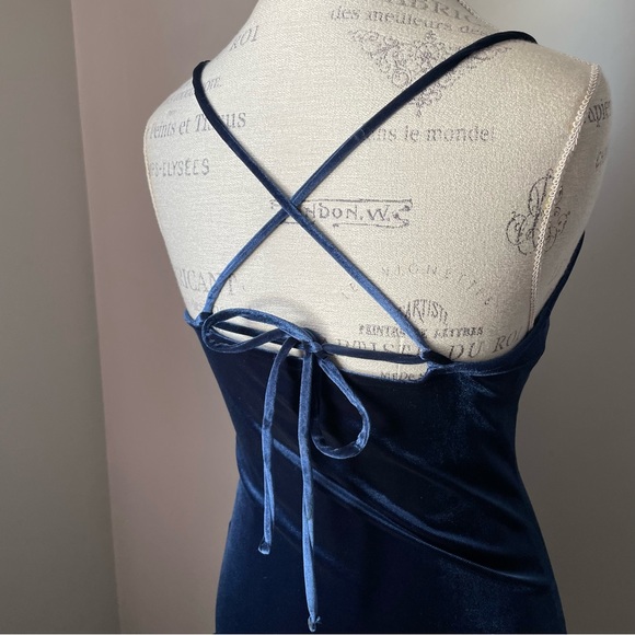 Midnight blue velvet formal dress gown with strappy back and high slit - Picture 5 of 16